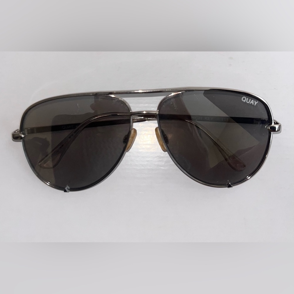 Quay Silver glasses